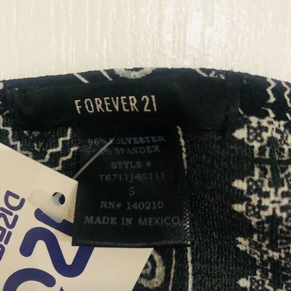 Forever 21 Women V-Neck Cropped Top Flutter Sleeve Blouse BOHO Black Small NWT‎ - Picture 5 of 6